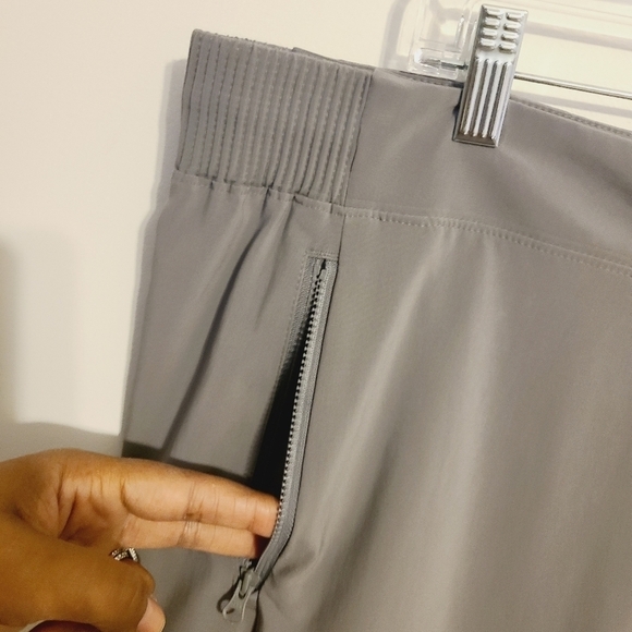 Columbia | Women's Gray Hiking or Workout Pants (Size XL) - Picture 6 of 13